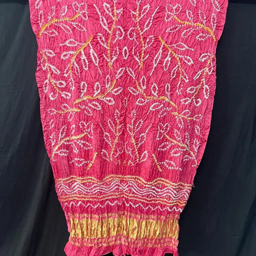 Pink bandhani dupatta